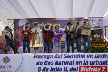 Gobierno favorece con gas domiciliario a 800 personas e inaugurará 9 proyectos más en El Alto
