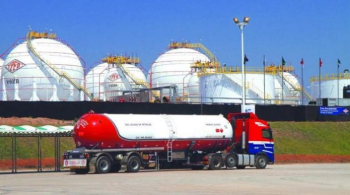 YPFB inicia venta de 2.000 toneladas métricas de GLP a Petropar