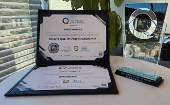 Banco Unión recibió un reconocimiento como empresa boliviana del año 2023