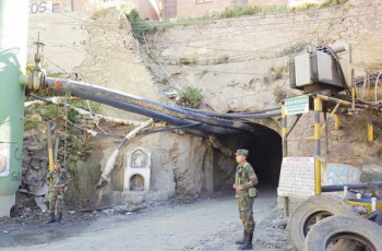 La Policía patrullará en interior mina para frenar el robo de mineral en Huanuni