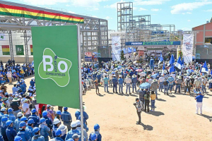 Arce anuncia nueva era con puesta en marcha de planta de biodiésel