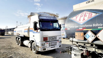 Tras descarga en Arica, desde hoy se distribuirán más de 4.3 millones de litros de gasolina y diésel en Bolivia