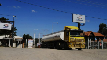 YPFB: El precio de la importación de gasolina y diésel se redujo en un 40%