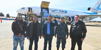El presidente Luis Arce recibe carne de pollo, de res, aceite y huevo para La Paz