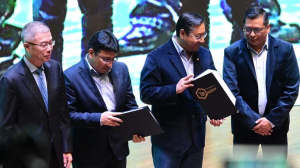 Gobierno y china CBC firman acuerdo para explotar litio en Oruro y Potosí