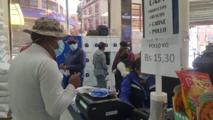 Emapa vende el kilo de pollo en Bs 15,3 y se agota en dos horas