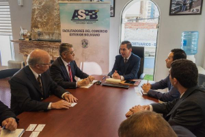 Buscan facilitar el comercio boliviano por puerto de Arica