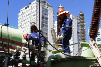 ENDE realiza pruebas y mantenimiento al equipamiento de la subestación Arce en La Paz