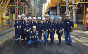 Jóvenes bolivianos culminan capacitación para operar planta del Mutún