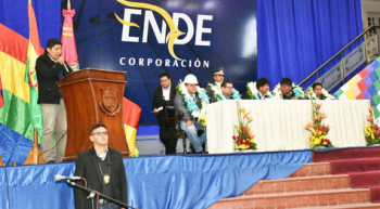 Gobierno firma contrato y consolida en Oruro la planta solar más grande de Bolivia