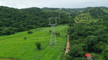 ENDE construye segunda línea de transmisión en 500 kilovoltios que fortalecerá el suministro eléctrico en el oriente boliviano