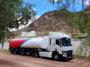 La gasolina boliviana presentará un color diferente en fronteras para evitar contrabando