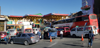 YPFB informa que hay 11,4 millones de litros de gasolina disponible para La Paz y pide evitar filas