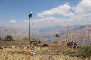 ENDE construirá 8.190 km de líneas eléctricas con el Programa de Electrificación Rural III
