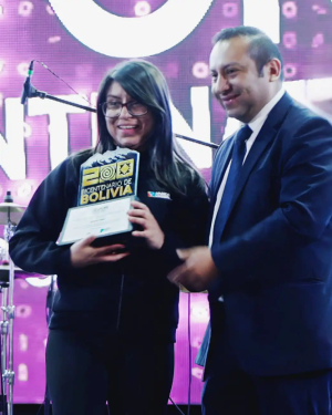 Banco Unión recibe premio al Mejor Stand en La Paz Expone