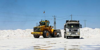 YLB revisará el estudio inicial para definir la construcción de la planta de litio en Uyuni