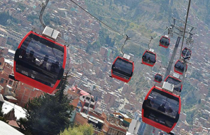 Morales garantiza ampliación del sistema de teleféricos La Paz - El Alto con una tercera fase