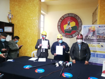 UNIVida y trabajadores de la construcción firman convenio para la venta del SOAT-C