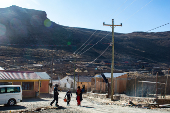 ENDE renueva la red eléctrica de la comunidad minera de Japo en Oruro