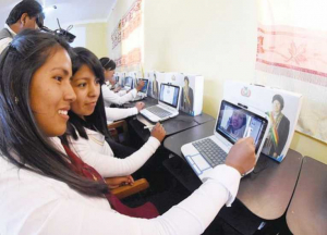 Quipus ensambla 9.000 computadoras para maestros del país