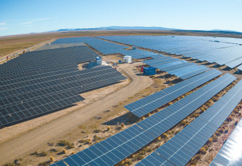 ENDE presenta avances en energía renovable durante Finergy 2025