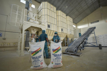 Gerente de Emapa inspecciona silos de acopio de trigo para garantizar la producción de harina