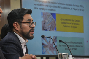 Viceministro Apaza dispuesto a presentarse ante el Legislativo para debatir la Ley de Pensiones