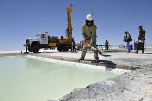 Arce fija a la industrialización del litio como horizonte estratégico para Bolivia