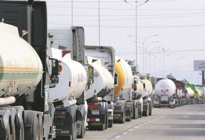 Ley establece el uso de etanol hasta un 25%, pero YPFB mezcla menos de la mitad con la gasolina