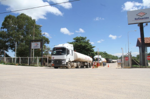 YPFB incrementa suministro diario de combustibles a Santa Cruz y llama a la calma