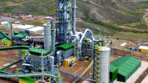 Ecebol produce su primera bolsa de cemento en Oruro