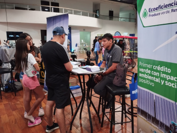 BDP muestra su oferta crediticia con enfoque de sostenibilidad y eficiencia energética en la feria de electromovilidad en Santa Cruz