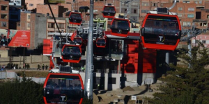 Cifra usual de pasajeros del Teleférico se eleva al doble por paro de chóferes y la estatal aumenta cabinas