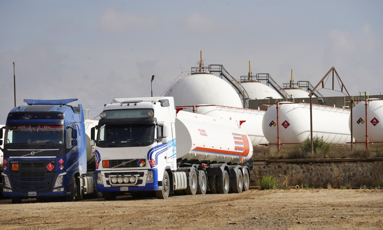 YPFB espera la llegada de 200 cisternas desde Arica para asegurar provisión de combustibles