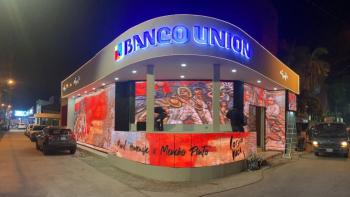 Banco Unión presenta un stand con “murales vivos” de Lorgio Vaca en la Fexpocruz