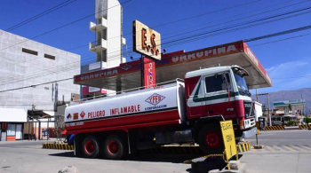 YPFB colocará colorante en la gasolina y tarjetas de seguimiento a cisternas en puntos de frontera