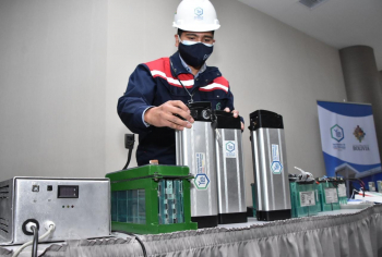 YLB efectivizó la primera venta de paquetes de baterías de 31 unidades en Potosí