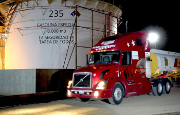 YPFB envía 536.000 litros de gasolina a provincias de La Paz
