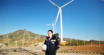 Mujeres aportan al cambio de la matriz energética y lideran equipos de trabajo en plantas de ENDE